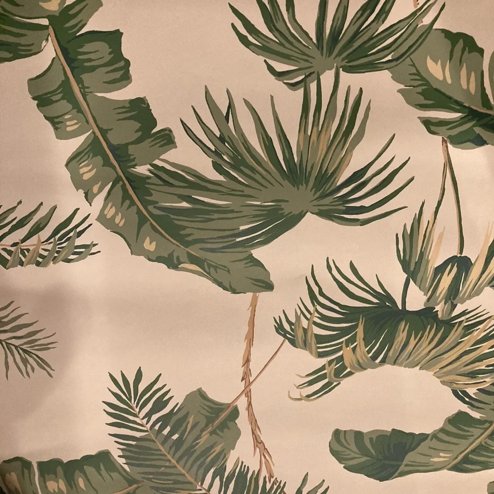 New with tag in (cellophane packaging) wallpaper by Thibaut 4 rolls